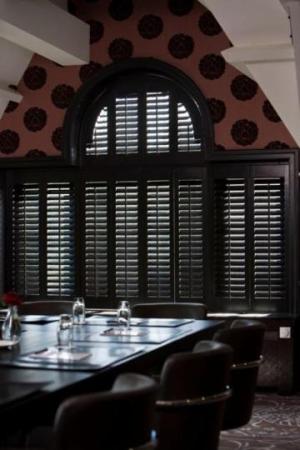 zwarte toograam shutters