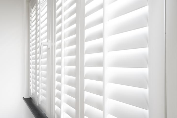 Shutters voor de slaapkamer? Zo verduisterend zijn shutters!